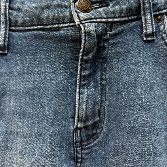 DKNY Bermuda Denim Shorts | Mid Rise Stretch Jean Shorts | Size 10 - Picture 5 of 9